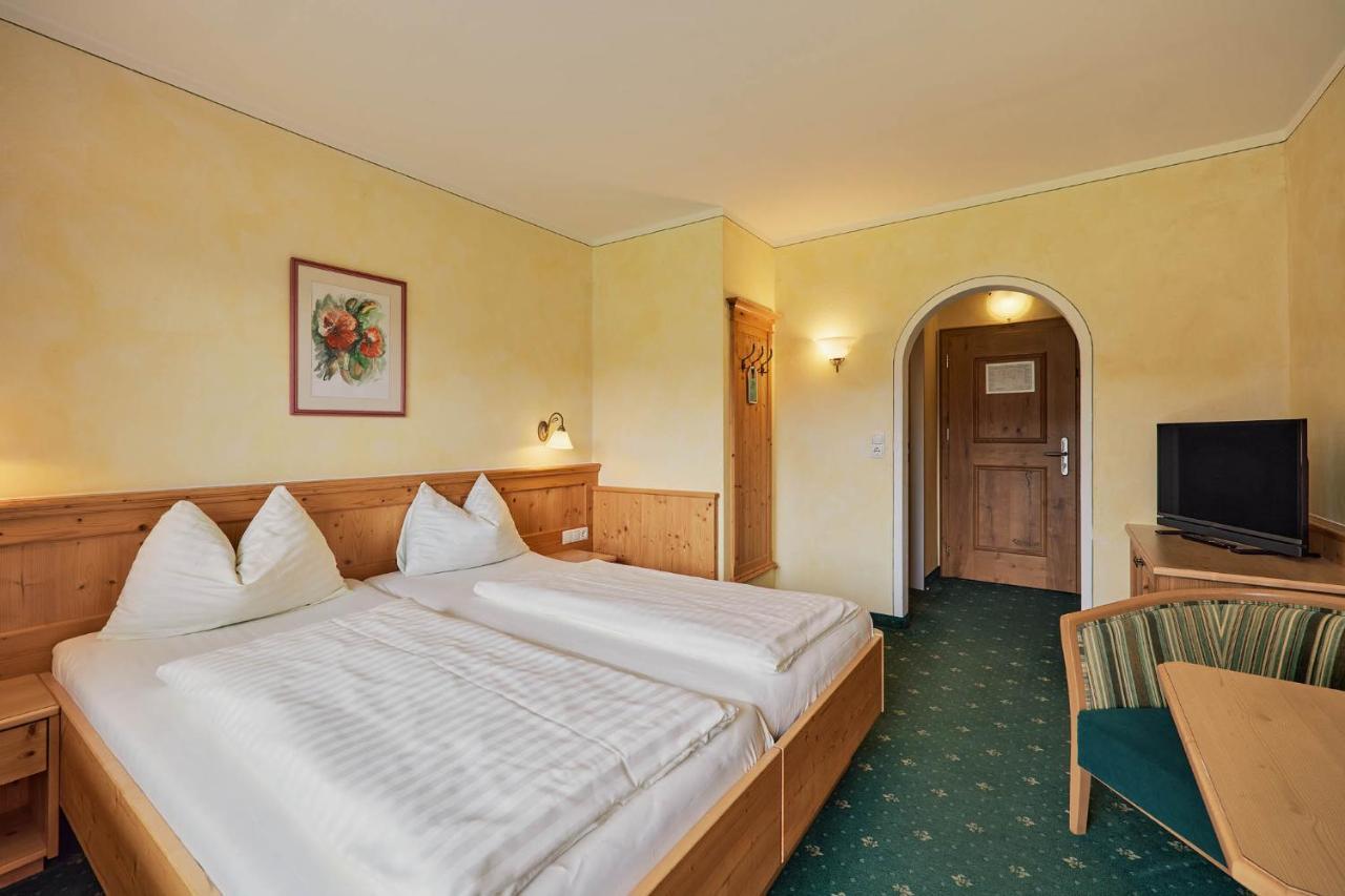 Gasthaus Hotel Oberwirt Ebbs Exterior foto